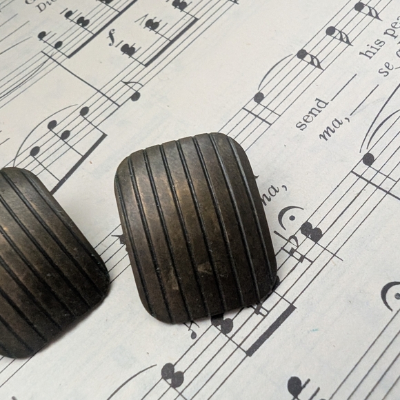 Vintage Metal Striped Earrings - Picture 3 of 7